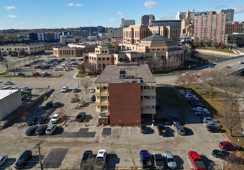 300 3rd Ave SE, Rochester, MN à vendre - Photo de l’immeuble – Image 2 sur 146