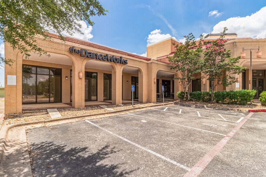 16333 S Great Oaks Dr, Round Rock, TX à louer - Photo de l’immeuble – Image 2 sur 84