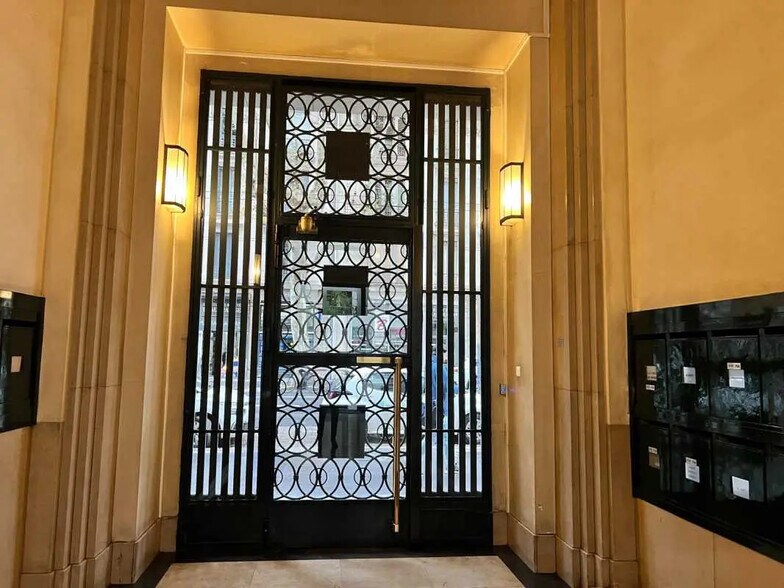 Bureau dans Lyon à vendre - Photo de l’immeuble – Image 2 sur 5