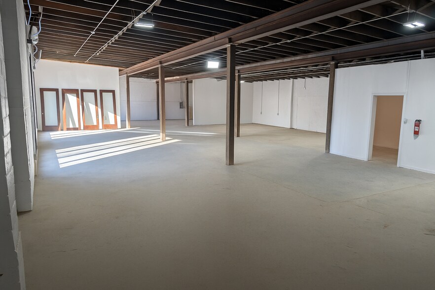 2111 W Clarendon St, Dallas, TX à louer - Photo de l’immeuble – Image 2 sur 6