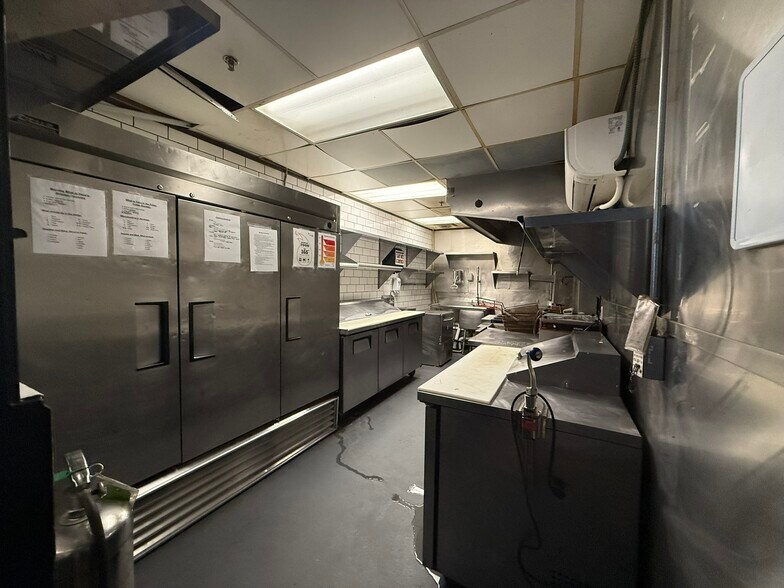 216 Stanton Ave, Ames, IA à louer - Photo de l’immeuble – Image 3 sur 9