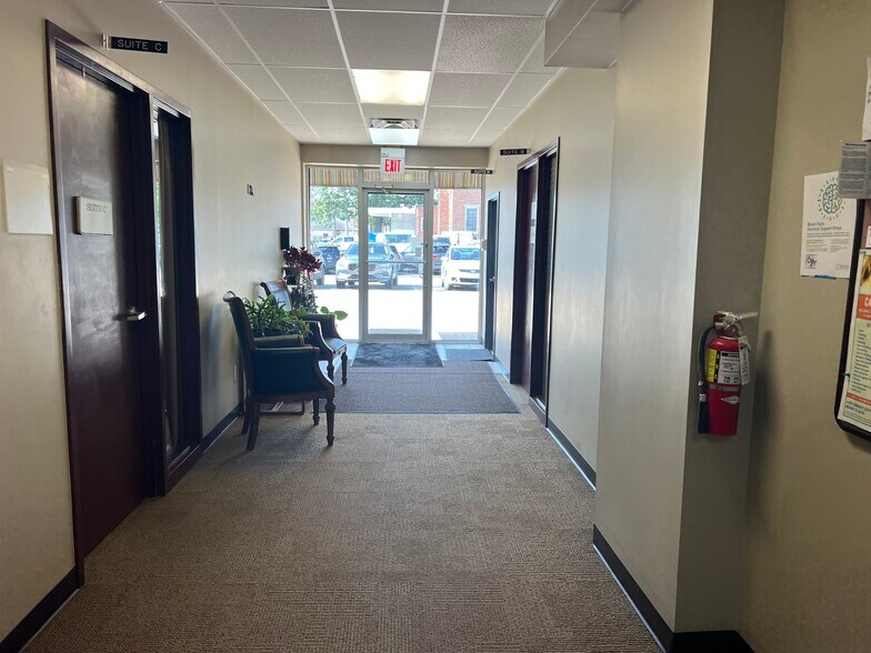 232 N Main St, Marysville, OH à louer - Hall d’entrée – Image 2 sur 17