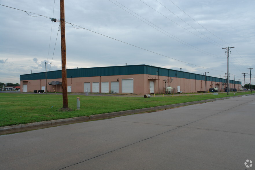 2301 S Meridian Ave, Wichita, KS à vendre - Photo de l’immeuble – Image 2 sur 7