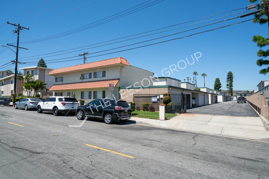 25907 Oak St, Lomita, CA à vendre - Photo de l’immeuble – Image 3 sur 16