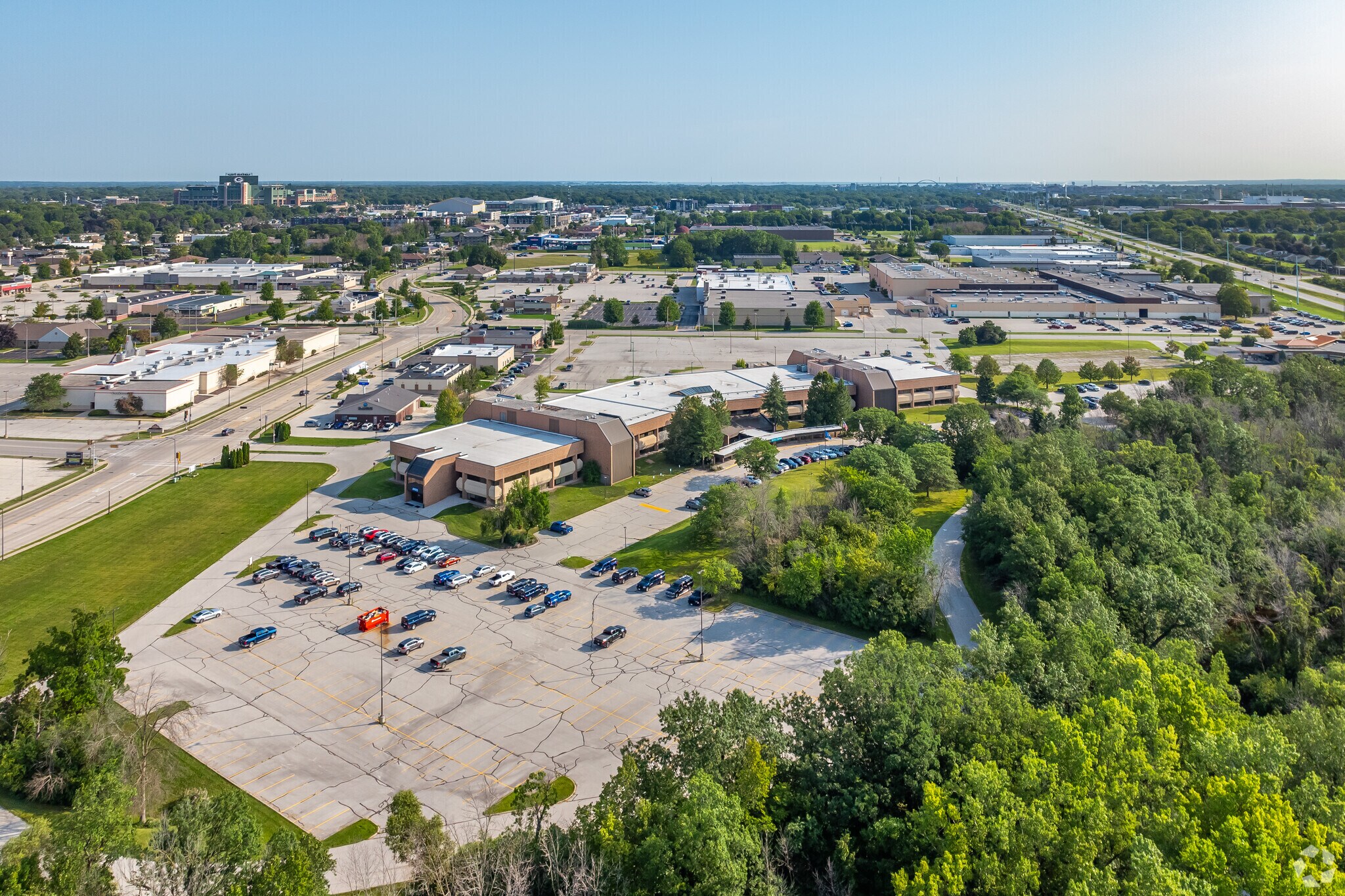 700 Pilgrim Way, Green Bay, WI à vendre Photo de l’immeuble– Image 1 sur 39