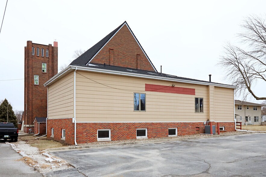 302 S 2nd St, Polk City, IA à vendre - Photo de l’immeuble – Image 1 sur 4