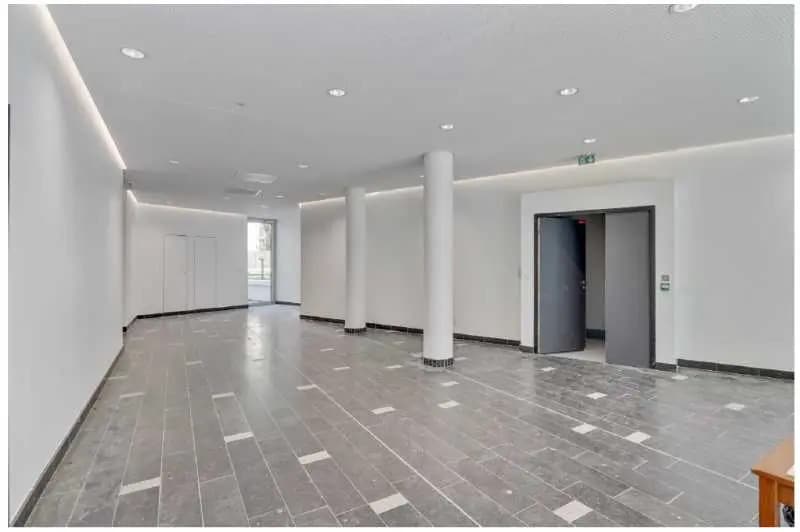 Bureau dans Cachan à vendre - Photo de l’immeuble – Image 2 sur 11