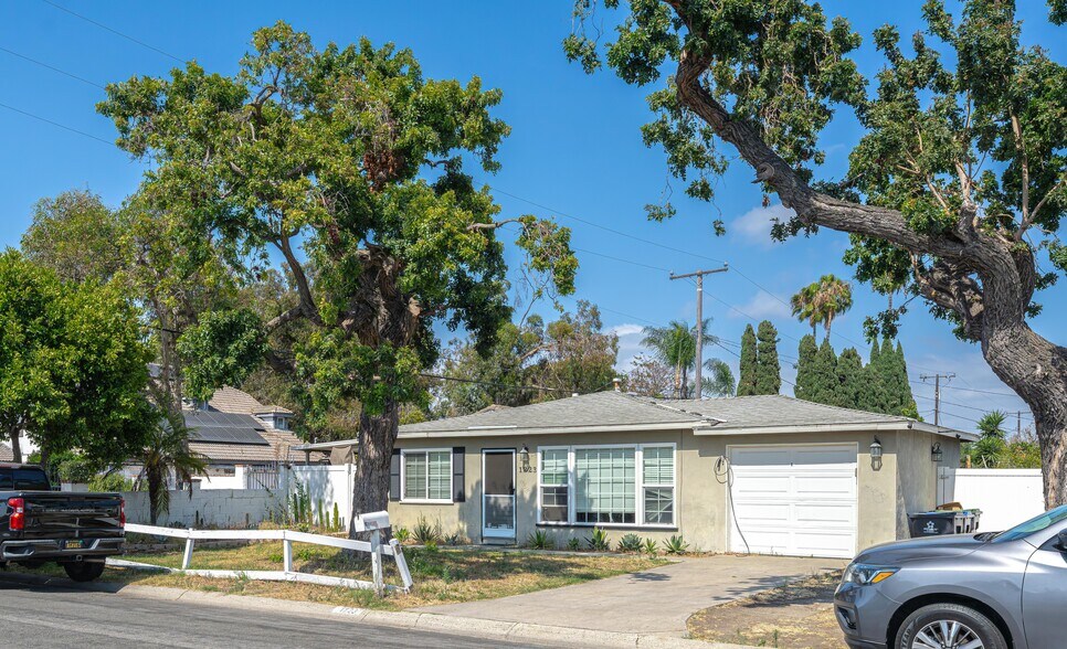 4301 W Lilac Ave, Santa Ana, CA à vendre - Photo de l’immeuble – Image 3 sur 47