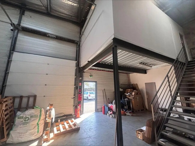 Plus de détails pour 20 Chemin Noel Robion, La Penne-sur-Huveaune - Local d'activités à louer