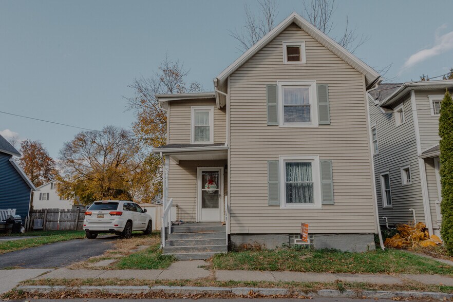 10 Worthington Ave, Geneva, NY à vendre - Photo principale – Image 1 sur 1