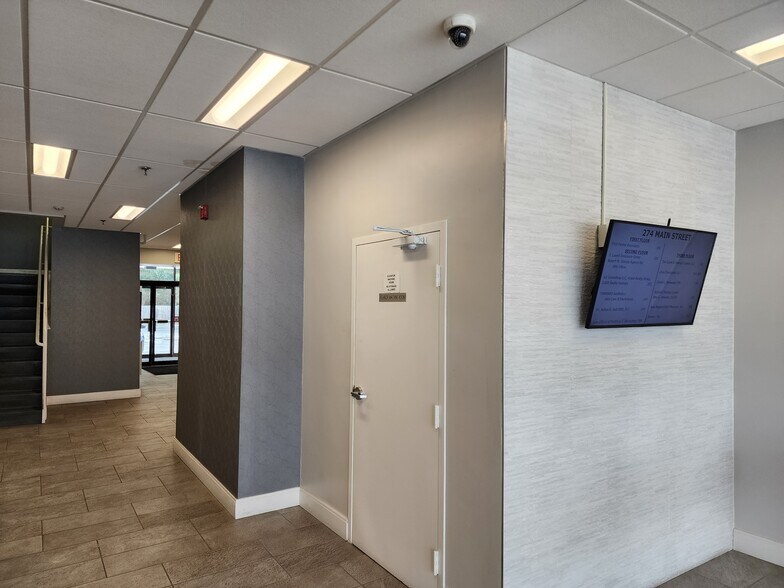 274 Main St, Reading, MA à louer - Photo de l’immeuble – Image 3 sur 13