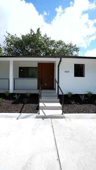 2600 Lakeview Dr, Naples, FL à vendre - Vidéo sur l’annonce professionnelle – Image 2 sur 37