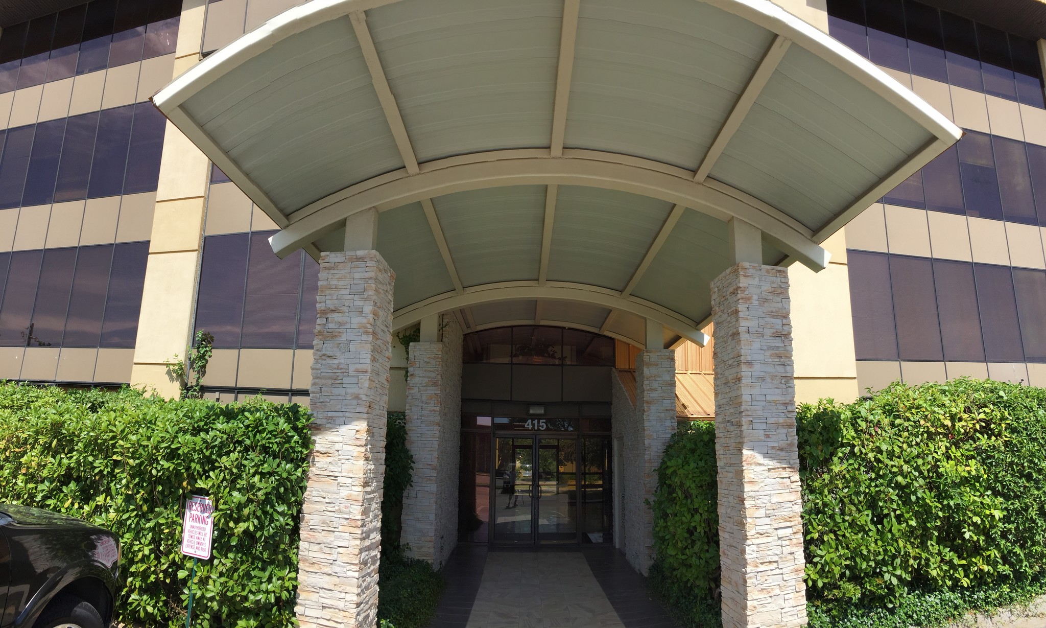 415 E Airport Fwy, Irving, TX à louer Photo de l’immeuble– Image 1 sur 28