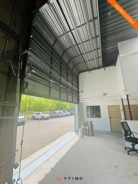 Local d’activités dans Vernouillet à louer - Photo de l’immeuble – Image 1 sur 8