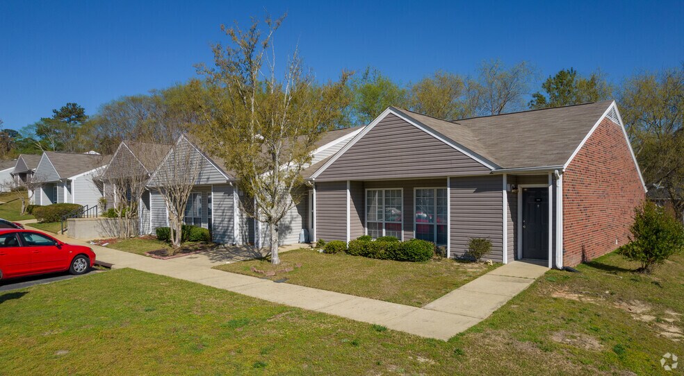 1004 Appamattox Ct, Fayetteville, NC à vendre - Photo principale – Image 1 sur 55