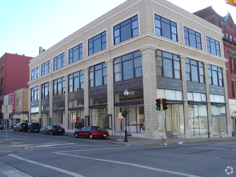 600-602 Felix St, Saint Joseph, MO à vendre - Photo principale – Image 1 sur 6