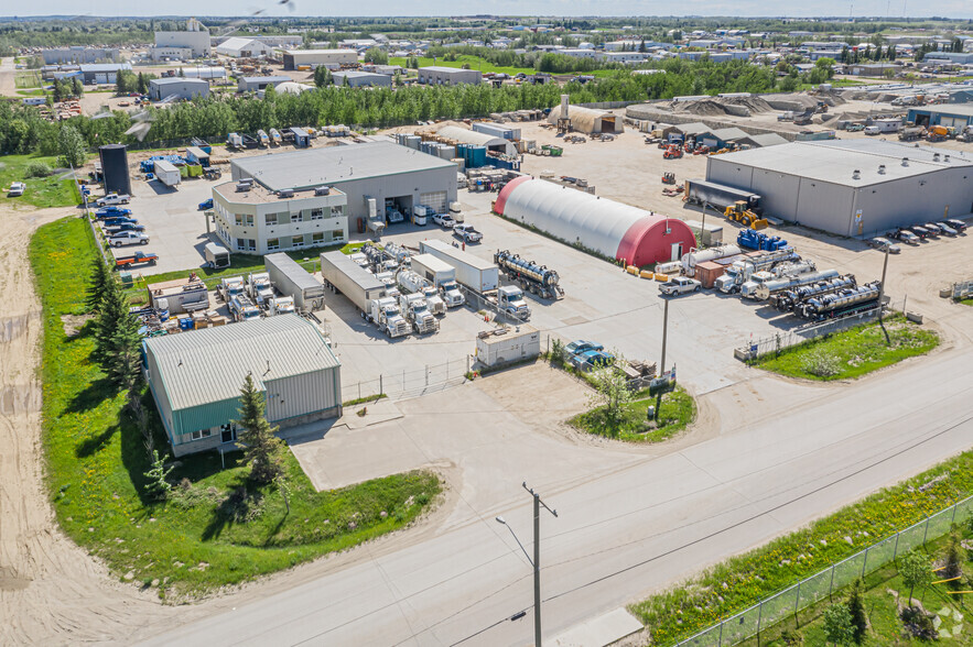 11420 220 St NW, Edmonton, AB à vendre - Aérien – Image 2 sur 3