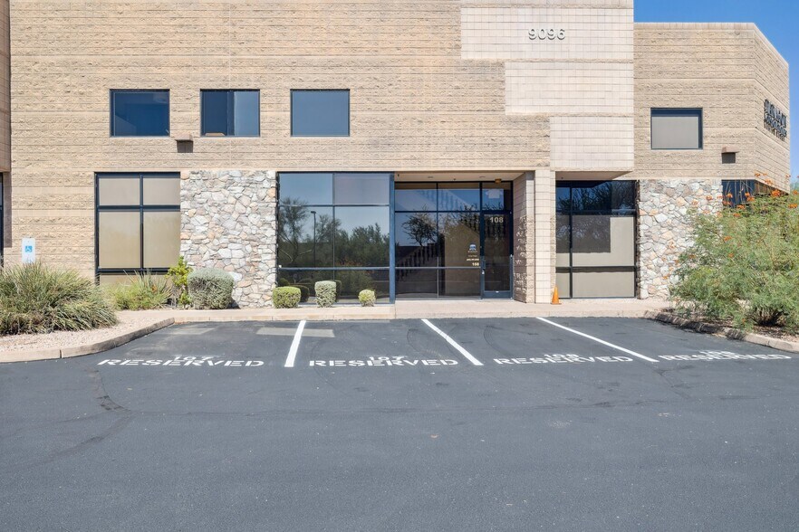 9096 E Bahia Dr, Scottsdale, AZ à louer - Photo de l’immeuble – Image 3 sur 40