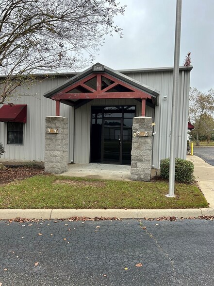 383 Kelley Dr, Dothan, AL à louer - Photo de l’immeuble – Image 2 sur 9