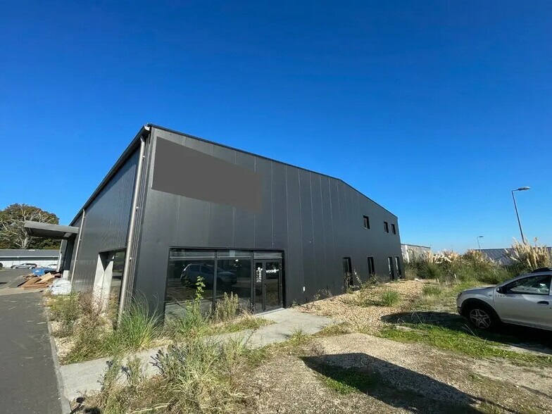 Local d’activités dans Saint-Loubès à louer - Photo de l’immeuble – Image 1 sur 10