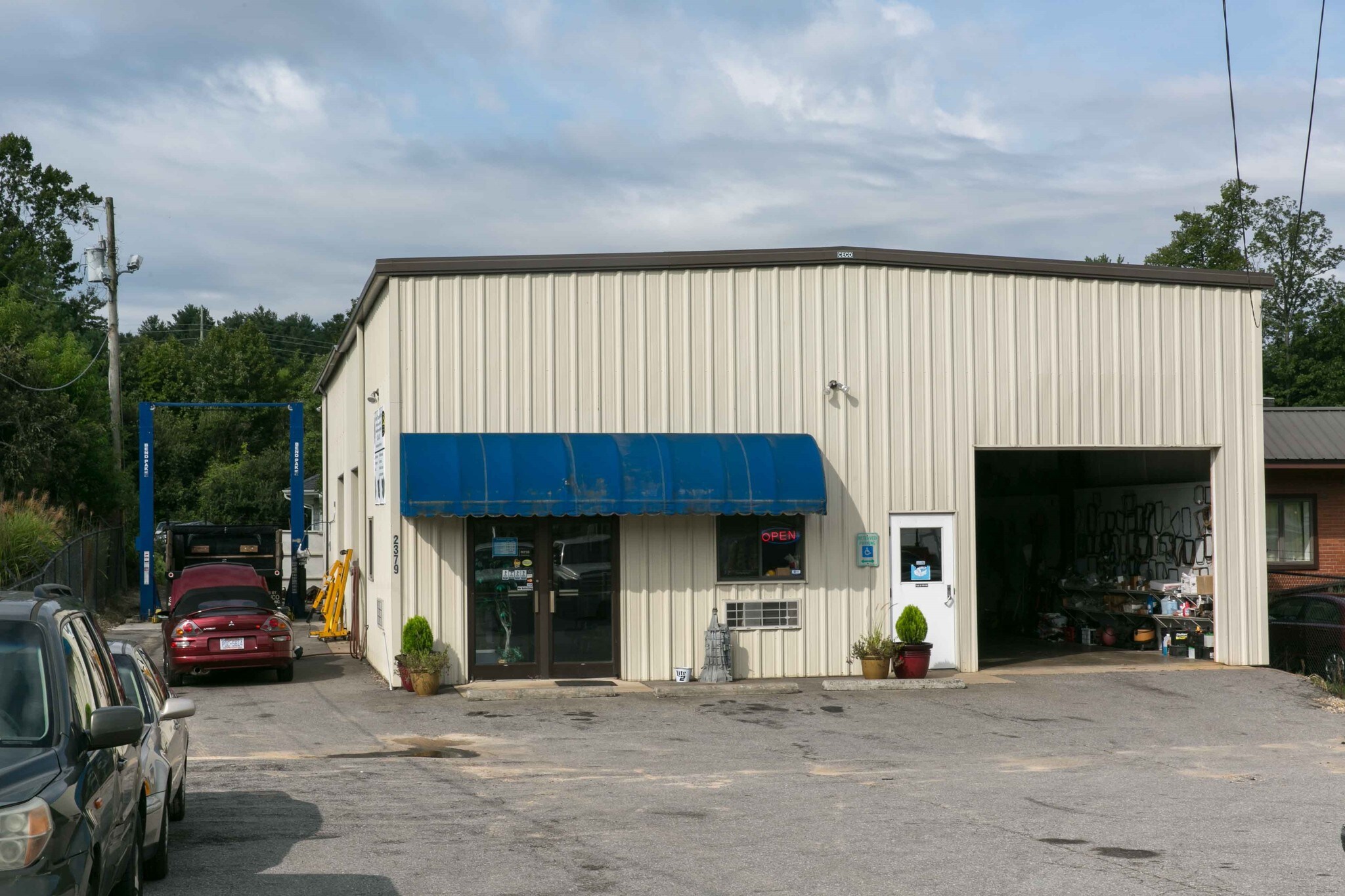 2379 Hendersonville Rd, Arden, NC à louer Photo de l’immeuble– Image 1 sur 9