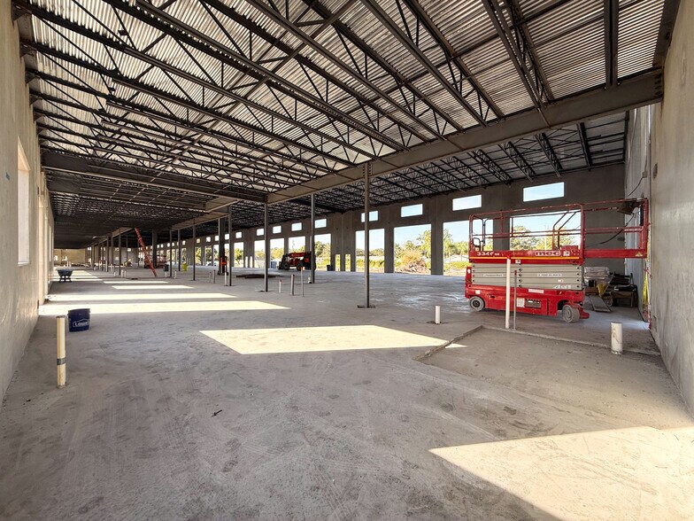 3929 Pipkin Rd, Lakeland, FL à louer - Photo de l’immeuble – Image 3 sur 18