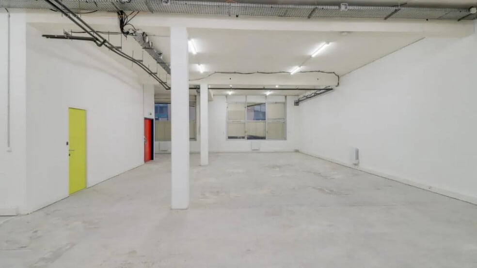 Local d’activités dans Villiers-sur-Marne à louer - Photo de l’immeuble – Image 1 sur 14