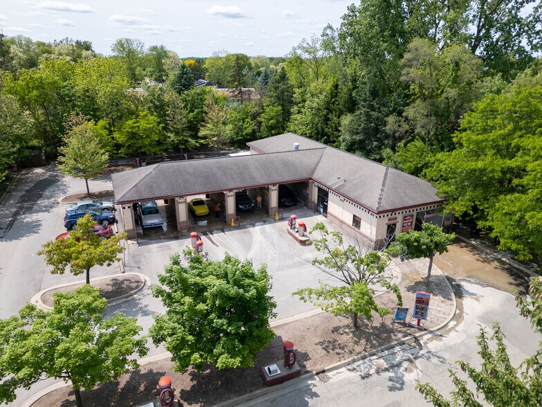 910 S Main St, Chelsea, MI à vendre - Photo de l’immeuble – Image 1 sur 8