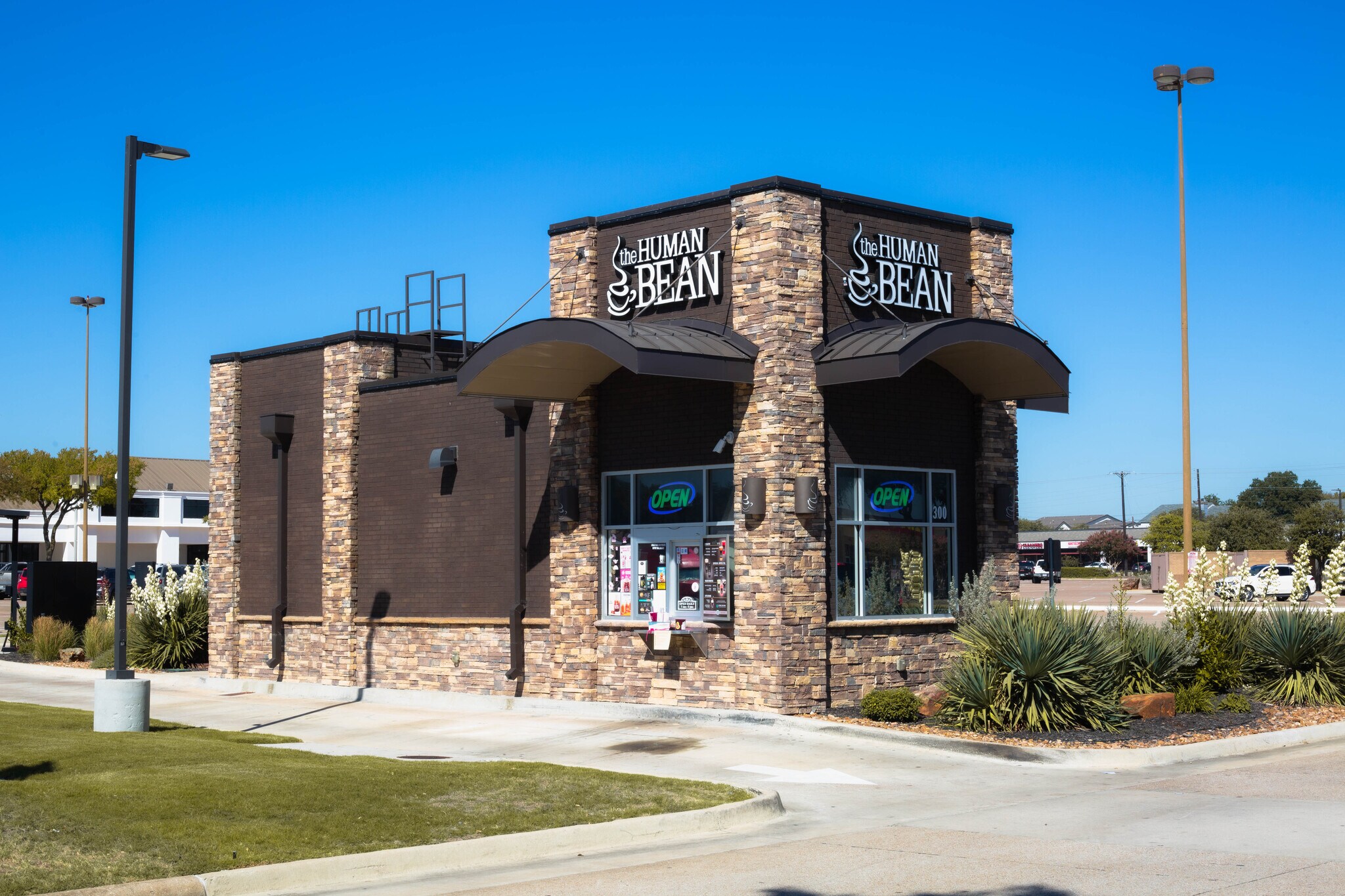 2661 Midway Rd, Carrollton, TX à louer Photo principale– Image 1 sur 8