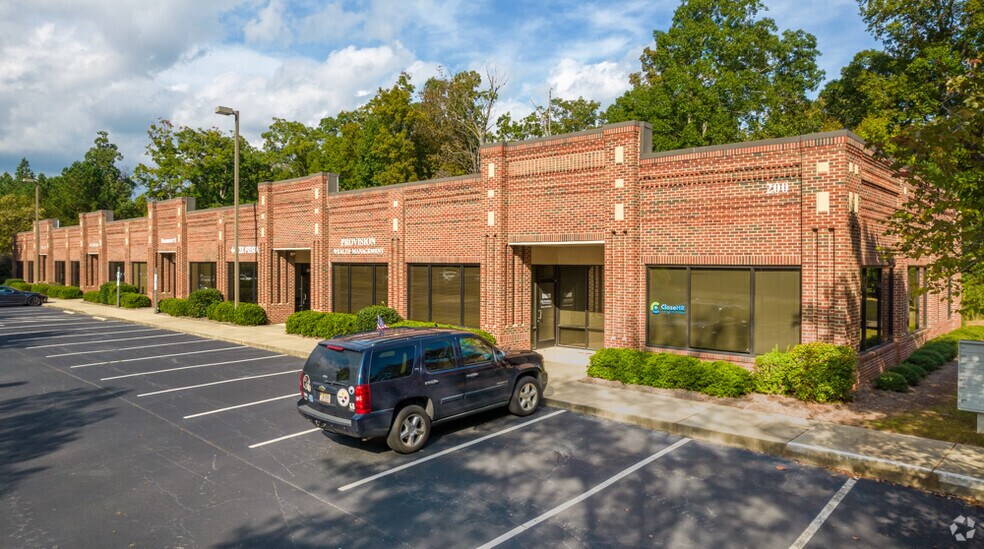 200 Cascade Pointe Ln, Cary, NC à louer - Photo de l’immeuble – Image 1 sur 5