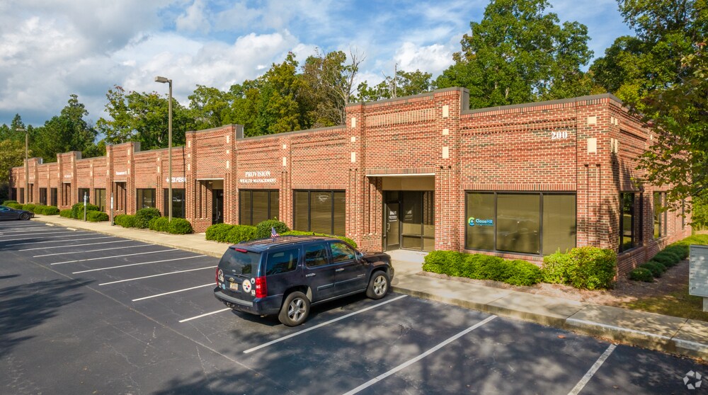 200 Cascade Pointe Ln, Cary, NC à louer Photo de l’immeuble– Image 1 sur 6