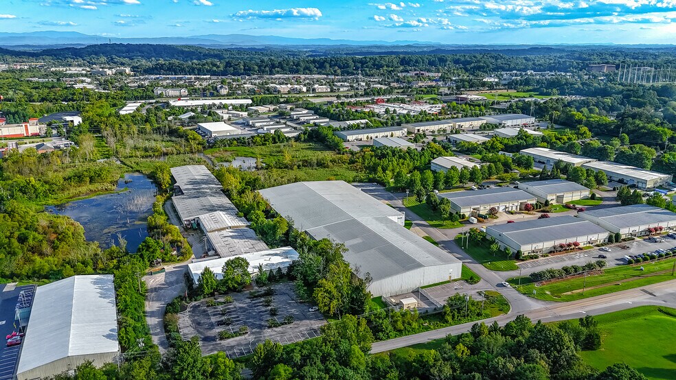 700 Dalen Ln, Knoxville, TN à vendre - Photo de l’immeuble – Image 3 sur 34