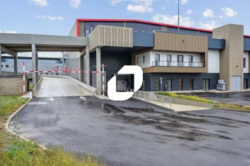 2 Avenue Denis Diderot, Élancourt à louer - Photo de l’immeuble – Image 3 sur 19