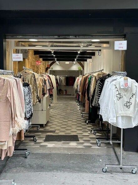 Local commercial dans Paris à louer - Photo de l’immeuble – Image 1 sur 2