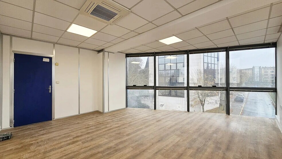 Bureau dans Lognes à louer - Photo intérieure – Image 2 sur 8