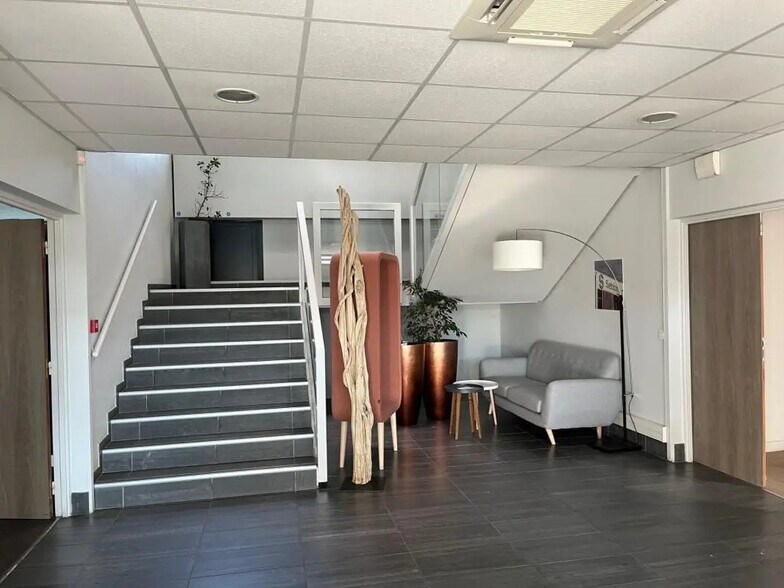 17 Rue Des Oziers, SAINT-OUEN-L'AUMONE à louer - Hall d’entrée – Image 3 sur 22