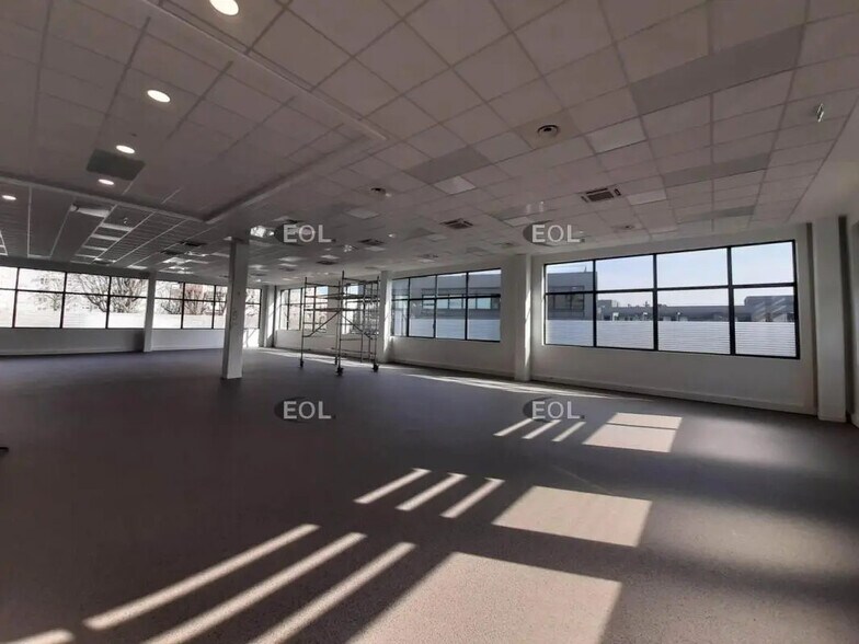 Bureau dans Bagneux à louer - Photo de l’immeuble – Image 2 sur 11