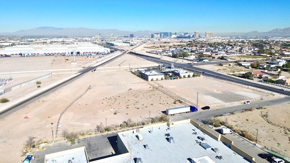 S Decatur Blvd, Las Vegas, NV à vendre - Photo de l’immeuble – Image 3 sur 4