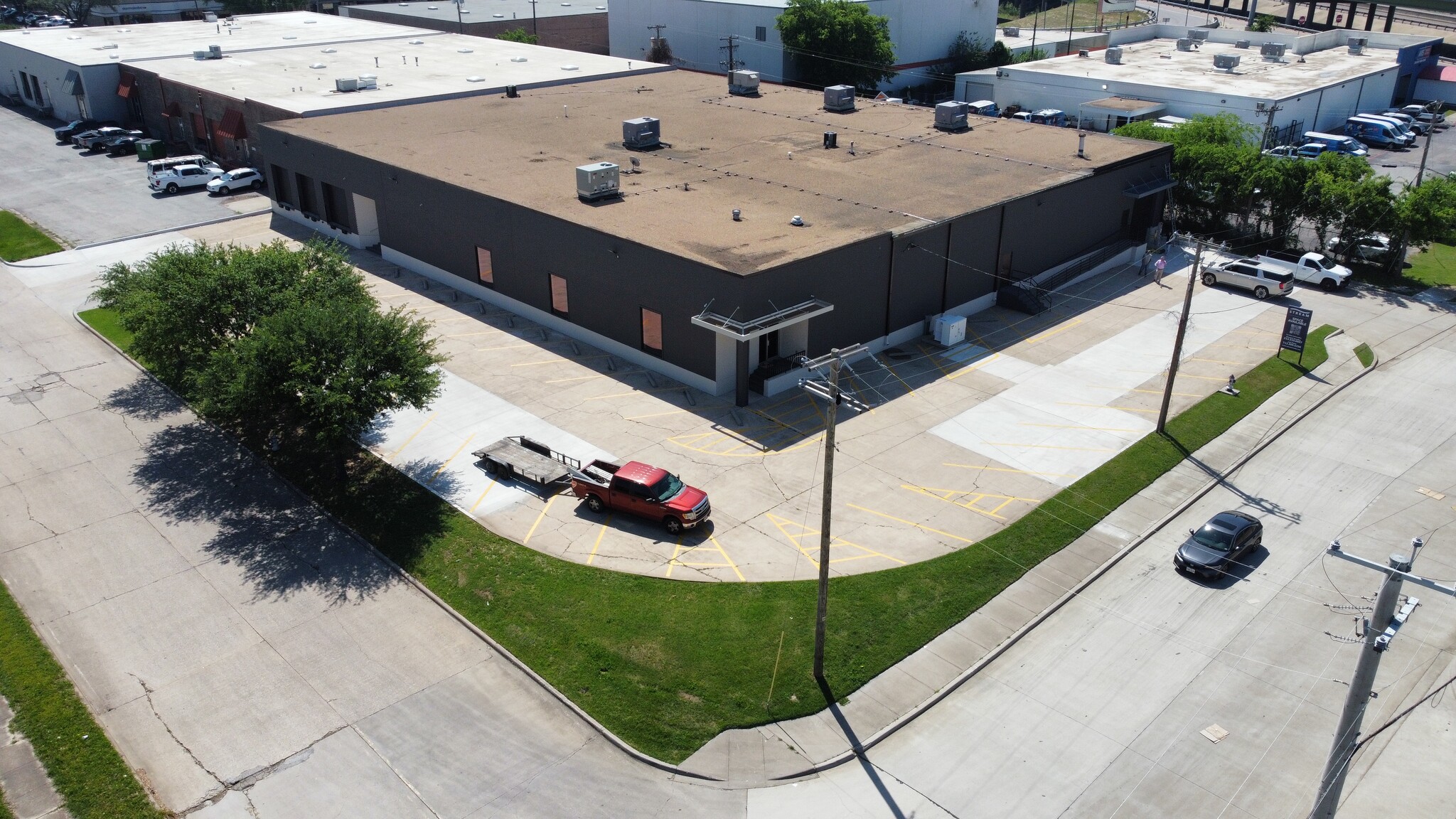 3400 Royalty Row, Irving, TX à louer Photo de l’immeuble– Image 1 sur 15