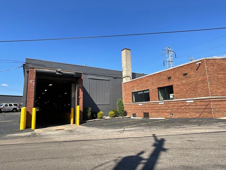 3760 Oakwood Ave, Youngstown, OH à louer - Photo de l’immeuble – Image 3 sur 4