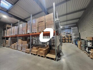 Plus de détails pour Rue Jean Monnet, Croix - Local d'activités à louer