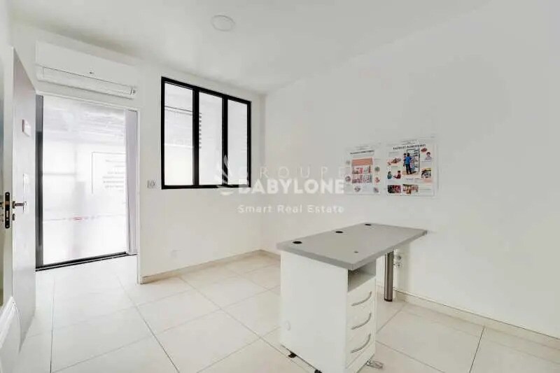 Local commercial dans Neuilly-sur-Seine à louer - Photo de l’immeuble – Image 3 sur 11