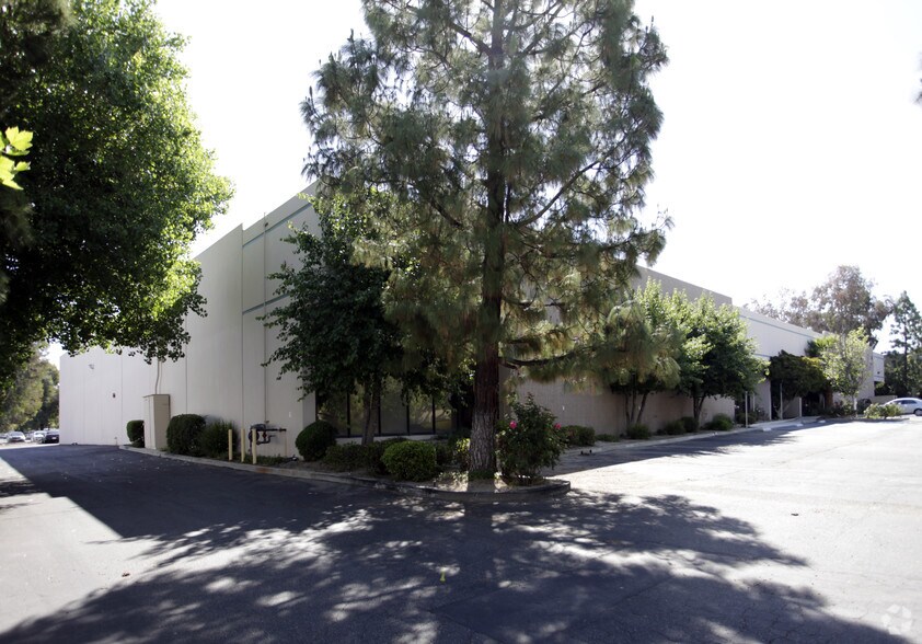 27778 Avenue Hopkins, Valencia, CA à louer - Photo de l’immeuble – Image 2 sur 2
