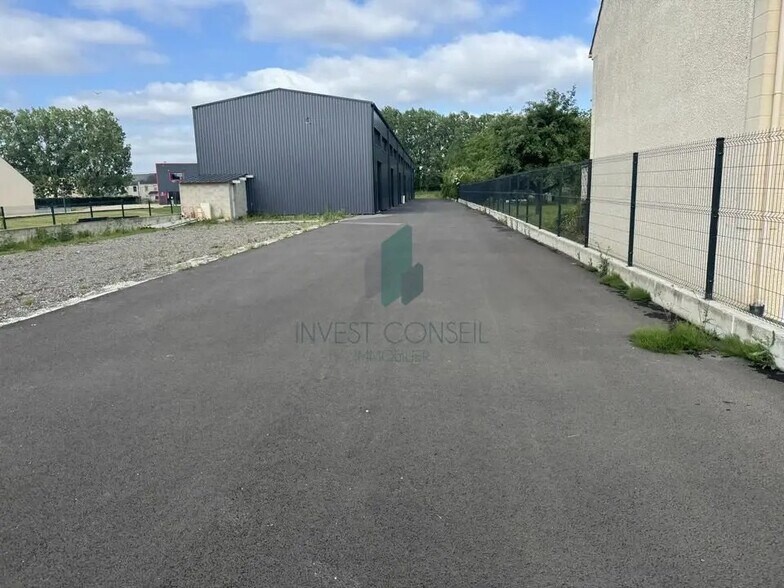 Local d’activités dans Bernes-sur-Oise à louer - Photo de l’immeuble – Image 2 sur 6