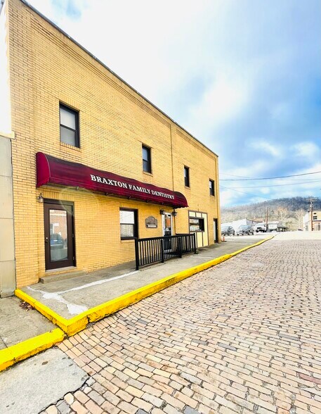 304 River View Dr, Sutton, WV à vendre - Photo de l’immeuble – Image 2 sur 41