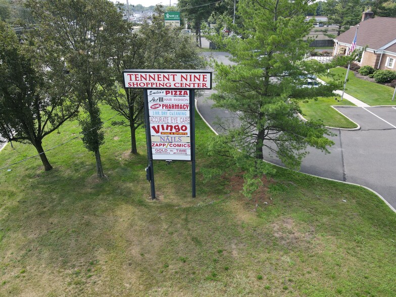 700 Tennent Rd, Manalapan, NJ à louer - Photo de l’immeuble – Image 2 sur 9