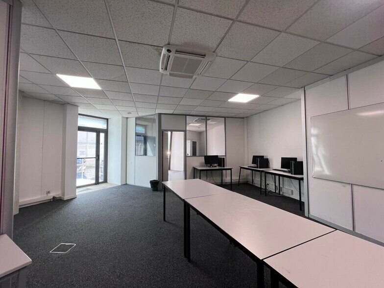 Bureau dans CANNES-LA-BOCCA à louer - Photo intérieure – Image 1 sur 7