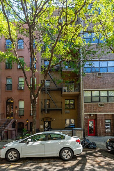 447 W 47th St, New York, NY à vendre - Photo de l’immeuble – Image 3 sur 15