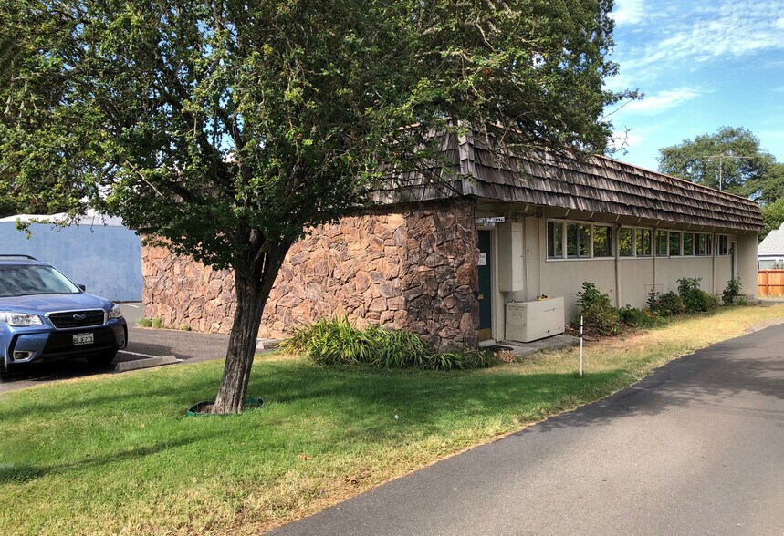 721 S Dora St, Ukiah, CA à vendre - Photo de l’immeuble – Image 3 sur 22