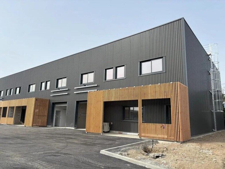 Local d’activités dans Launaguet à louer - Photo de l’immeuble – Image 3 sur 19